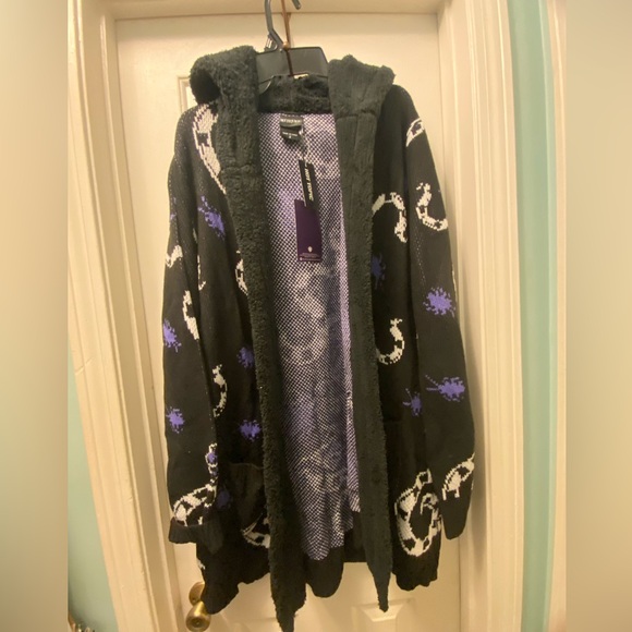Hot Topic Sweaters - NWT Beetlejuice Sherpa lined Hooded Cardigan